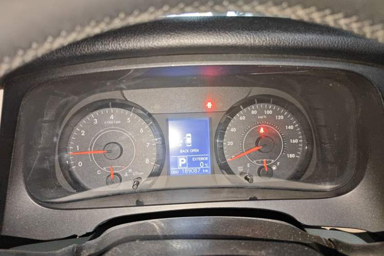 Used Toyota SIENNA 2015 3.5L Two-Wheel Drive LE Instrument Cluster