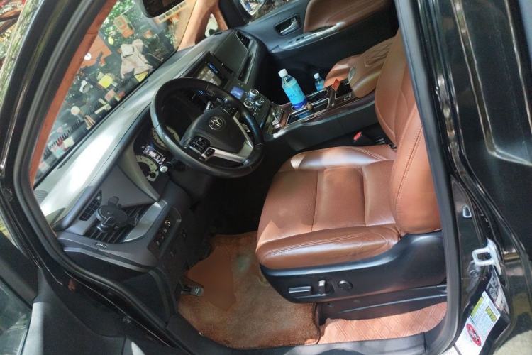 Used Toyota SIENNA 2015 3.5L Two-Wheel Drive L Version—U.S. Specification Left Front Seat