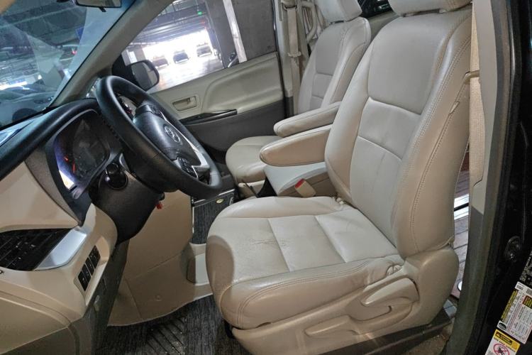 Used Toyota SIENNA 2015 3.5L Two-Wheel Drive LE Left Front Seat