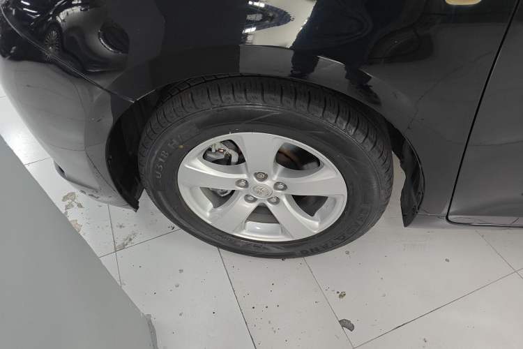 Used Toyota SIENNA 2015 3.5L Automatic 7-Seater Parallel Import Left Front Wheel Hub