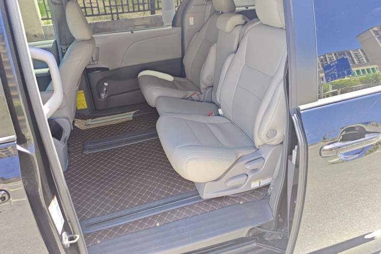 Used Toyota SIENNA 2015 3.5L Two-Wheel Drive LE Left Rear Seat