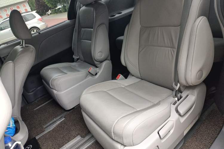 Used Toyota SIENNA 2015 3.5L Two-Wheel Drive LE Left Rear Seat