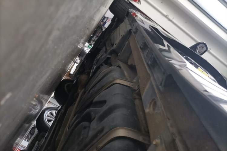 Used Toyota SIENNA 2015 3.5L Two-Wheel Drive LE U.S. Specification Left Side Sill