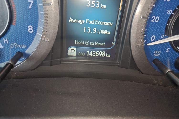 Used Toyota SIENNA 2015 3.5L Automatic 7-Seater Parallel Import Odometer Close Up