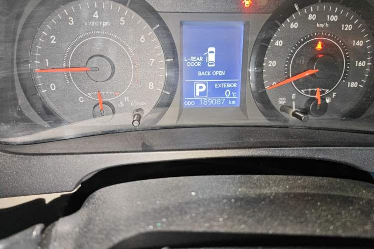 Used Toyota SIENNA 2015 3.5L Two-Wheel Drive LE Odometer Close Up