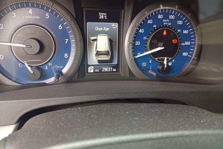 Used Toyota SIENNA 2015 3.5L Two-Wheel Drive LE Odometer Close Up