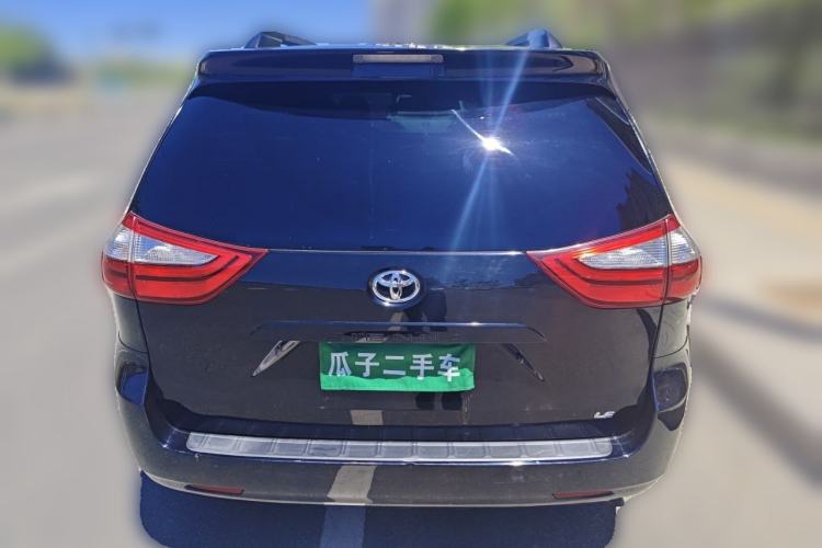 Used Toyota SIENNA 2015 3.5L Two-Wheel Drive LE Rear