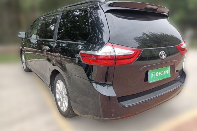 Used Toyota SIENNA 2015 3.5L Two-Wheel Drive LE Rear Left 45 Deg