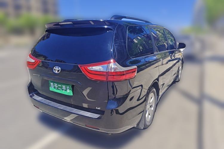 Used Toyota SIENNA 2015 3.5L Two-Wheel Drive LE Rear Right 45 Deg