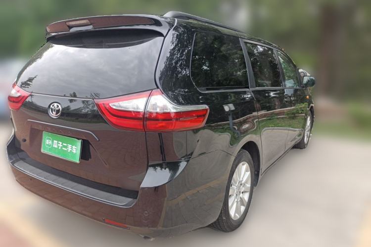 Used Toyota SIENNA 2015 3.5L Two-Wheel Drive LE Rear Right 45 Deg