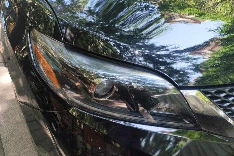 Used Toyota SIENNA 2015 3.5L Two-Wheel Drive L Version—U.S. Specification Right Front Headlight