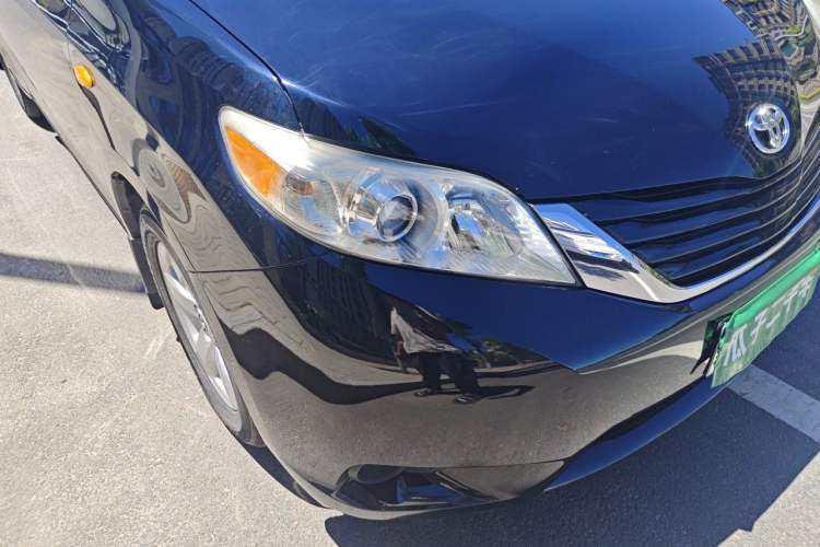 Used Toyota SIENNA 2015 3.5L Two-Wheel Drive LE Right Front Headlight
