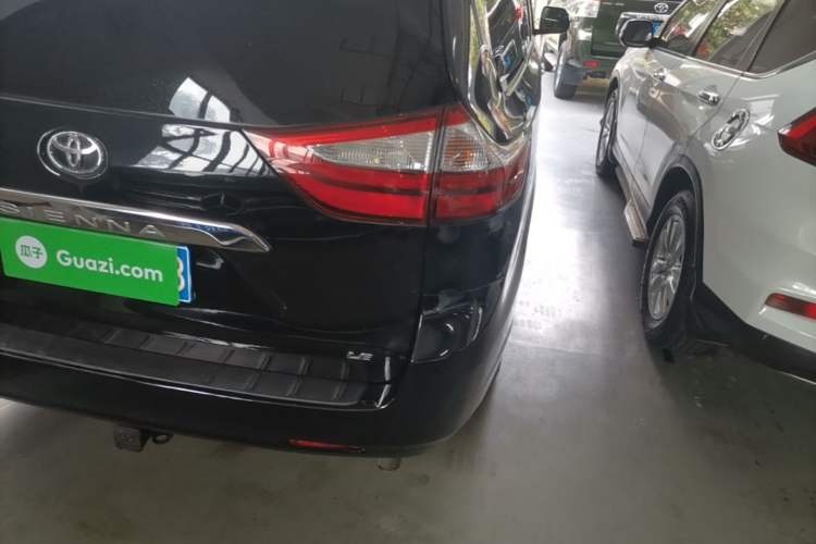 Used Toyota SIENNA 2015 3.5L Two-Wheel Drive LE U.S. Specification Right Rear Taillight