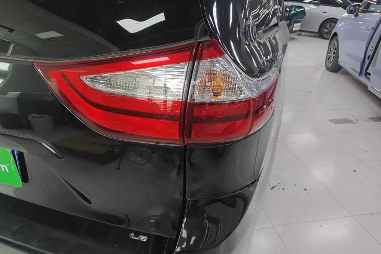 Used Toyota SIENNA 2015 3.5L Automatic 7-Seater Parallel Import Right Rear Taillight