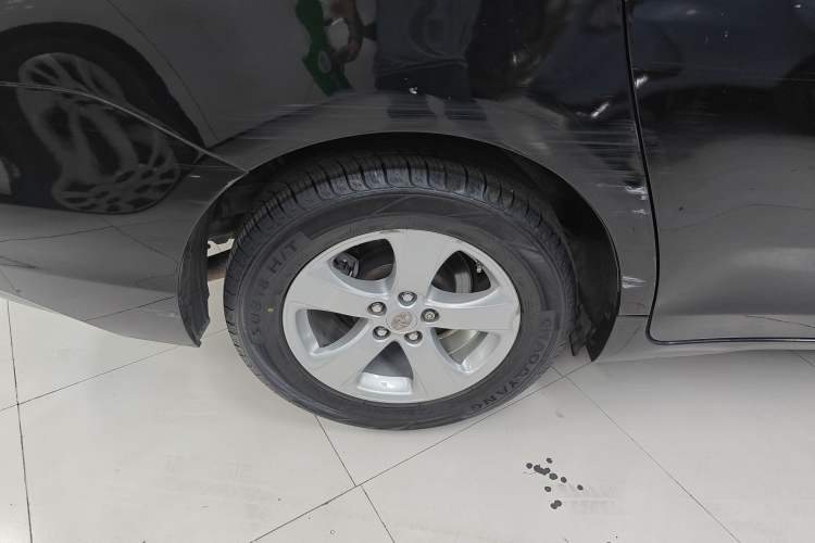 Used Toyota SIENNA 2015 3.5L Automatic 7-Seater Parallel Import Right Rear Wheel Hub