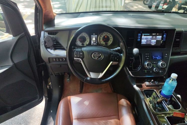 Used Toyota SIENNA 2015 3.5L Two-Wheel Drive L Version—U.S. Specification Steering Wheel