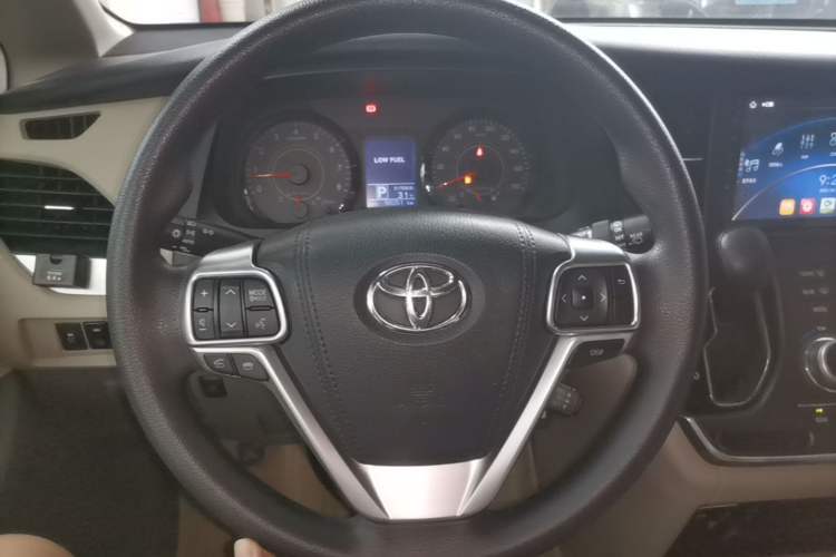 Used Toyota SIENNA 2015 3.5L Two-Wheel Drive LE U.S. Specification Steering Wheel
