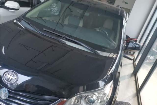 Used Toyota SIENNA 2015 3.5L Two-Wheel Drive LE U.S. Specification