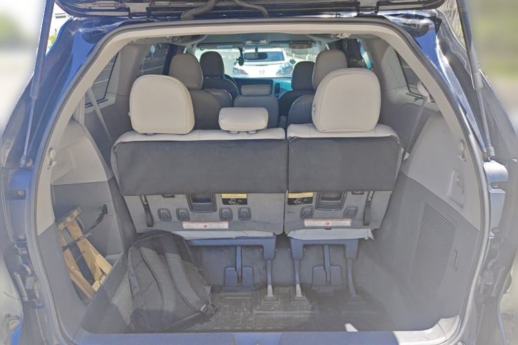 Used Toyota SIENNA 2015 3.5L Two-Wheel Drive LE Trunk