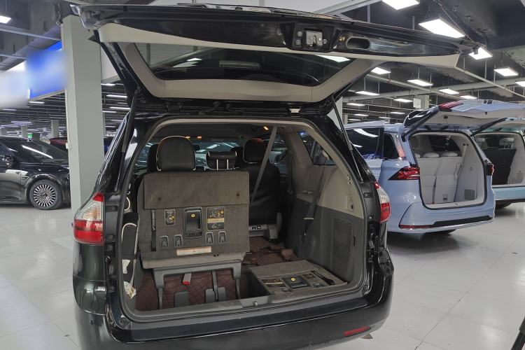 Used Toyota SIENNA 2015 3.5L Automatic 7-Seater Parallel Import Trunk