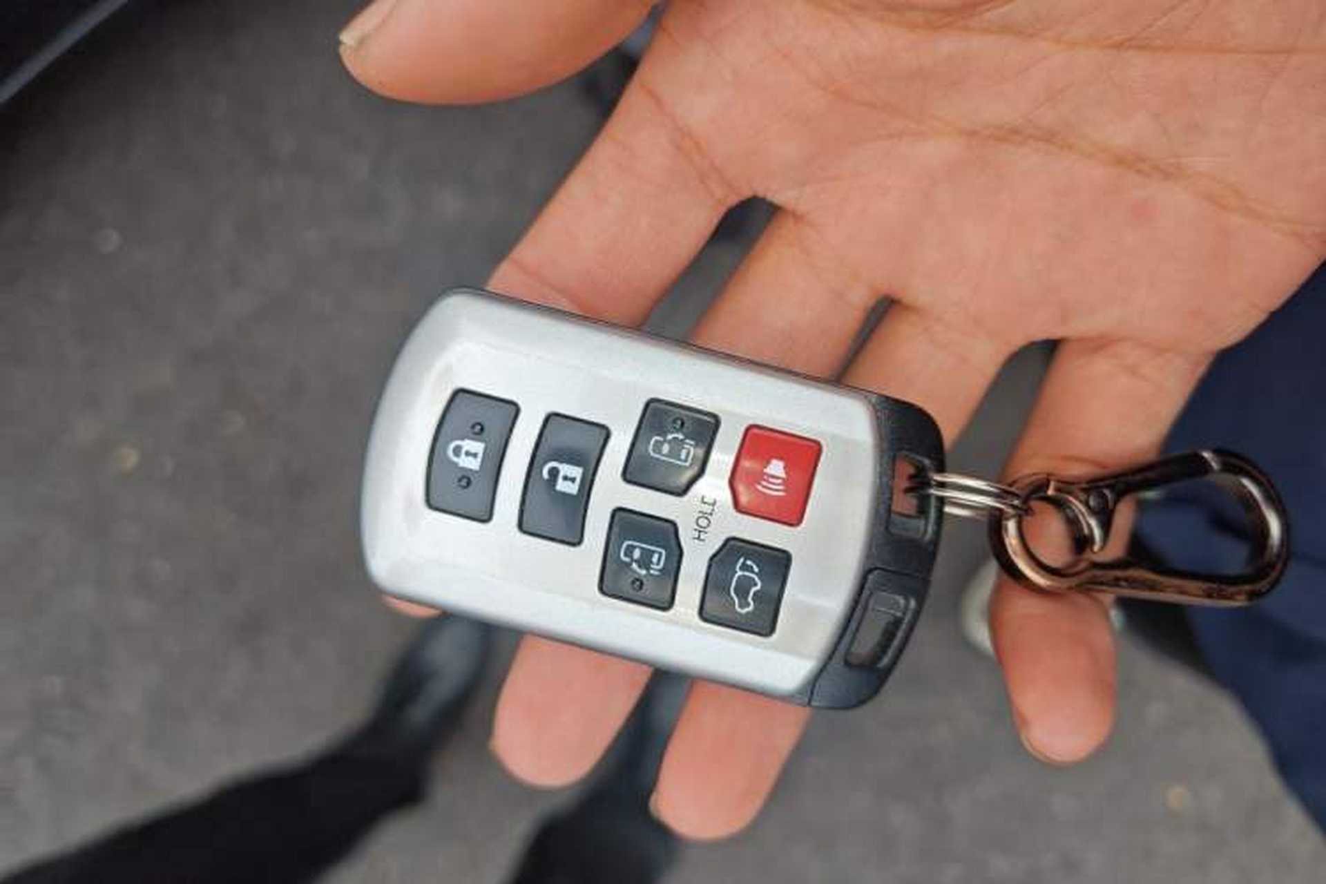 Used Toyota SIENNA 2015 3.5L Automatic 7-Seater Parallel Import Vehicle Key