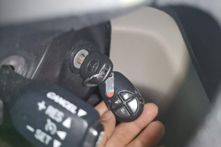 Used Toyota SIENNA 2015 3.5L Two-Wheel Drive LE U.S. Specification Vehicle Key