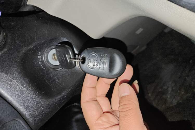 Used Toyota SIENNA 2015 3.5L Two-Wheel Drive LE Vehicle Key