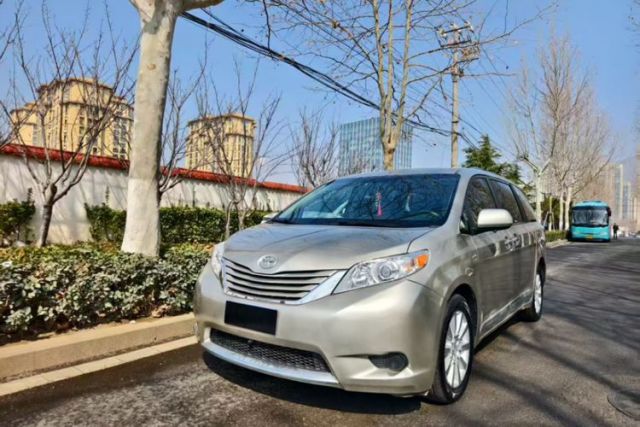 Used Toyota SIENNA 2015 3.5L 4WD LE Gasoline U.S. Specification