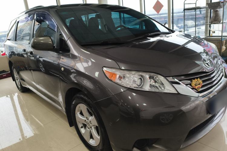 Used Toyota SIENNA 2015 3.5L Two-Wheel Drive L Version—U.S. Specification Exterior 1