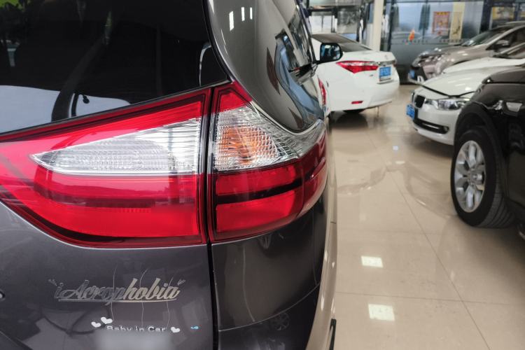 Used Toyota SIENNA 2015 3.5L Two-Wheel Drive L Version—U.S. Specification Exterior 2
