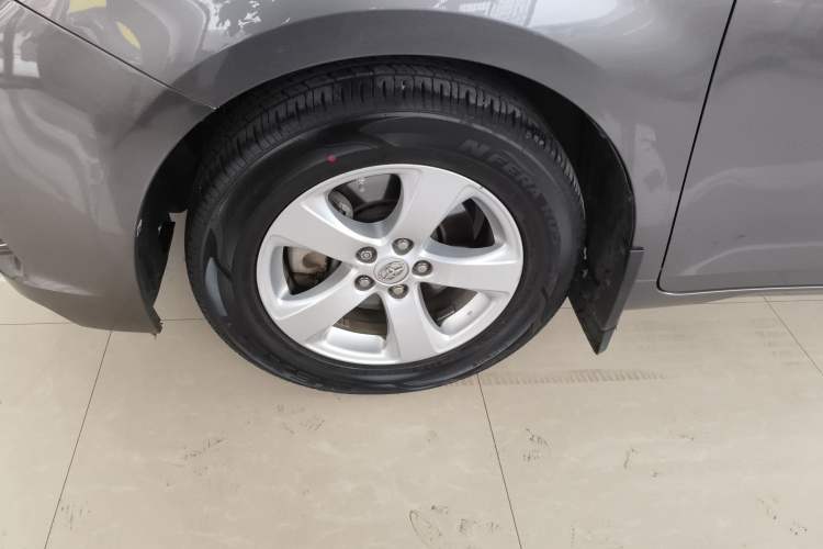 Used Toyota SIENNA 2015 3.5L Two-Wheel Drive L Version—U.S. Specification Exterior 3