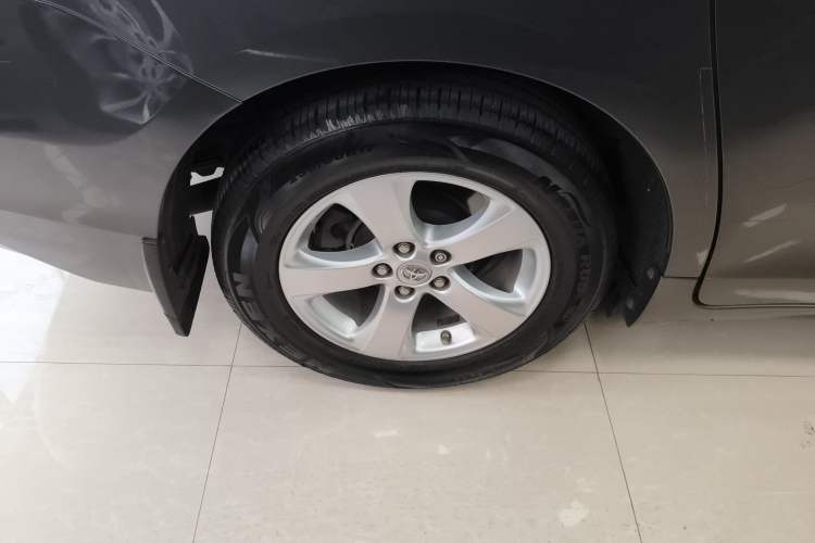 Used Toyota SIENNA 2015 3.5L Two-Wheel Drive L Version—U.S. Specification Exterior 4