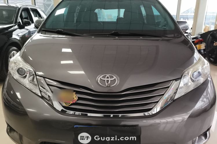 Used Toyota SIENNA 2015 3.5L Two-Wheel Drive L Version—U.S. Specification Front