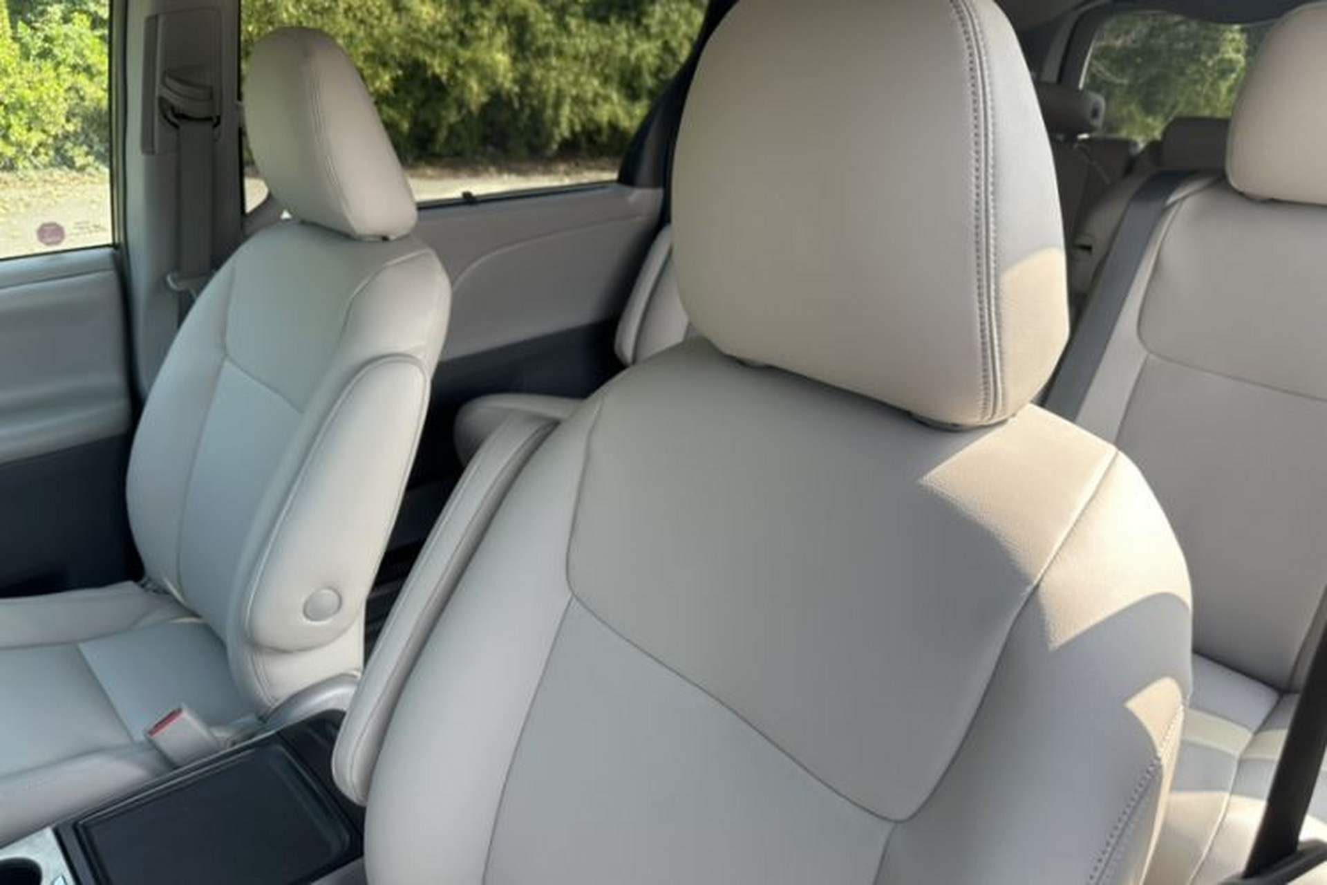 Used Toyota SIENNA 2015 3.5L Two-Wheel Drive L Version—U.S. Specification Interior 5