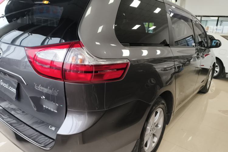 Used Toyota SIENNA 2015 3.5L Two-Wheel Drive L Version—U.S. Specification Rear Right 45 Deg