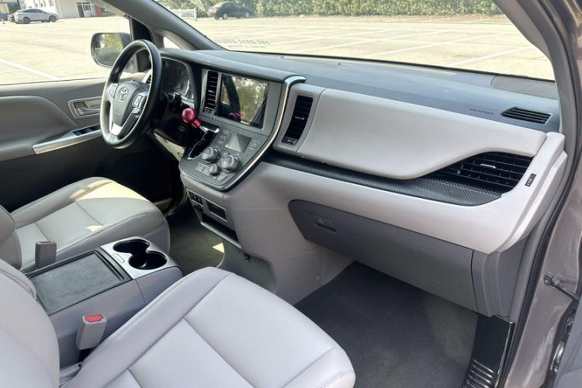 Used Toyota SIENNA 2015 3.5L Two-Wheel Drive L Version—U.S. Specification Right Front Seat