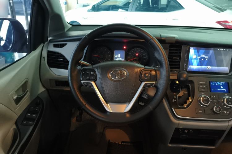 Used Toyota SIENNA 2015 3.5L Two-Wheel Drive L Version—U.S. Specification Steering Wheel