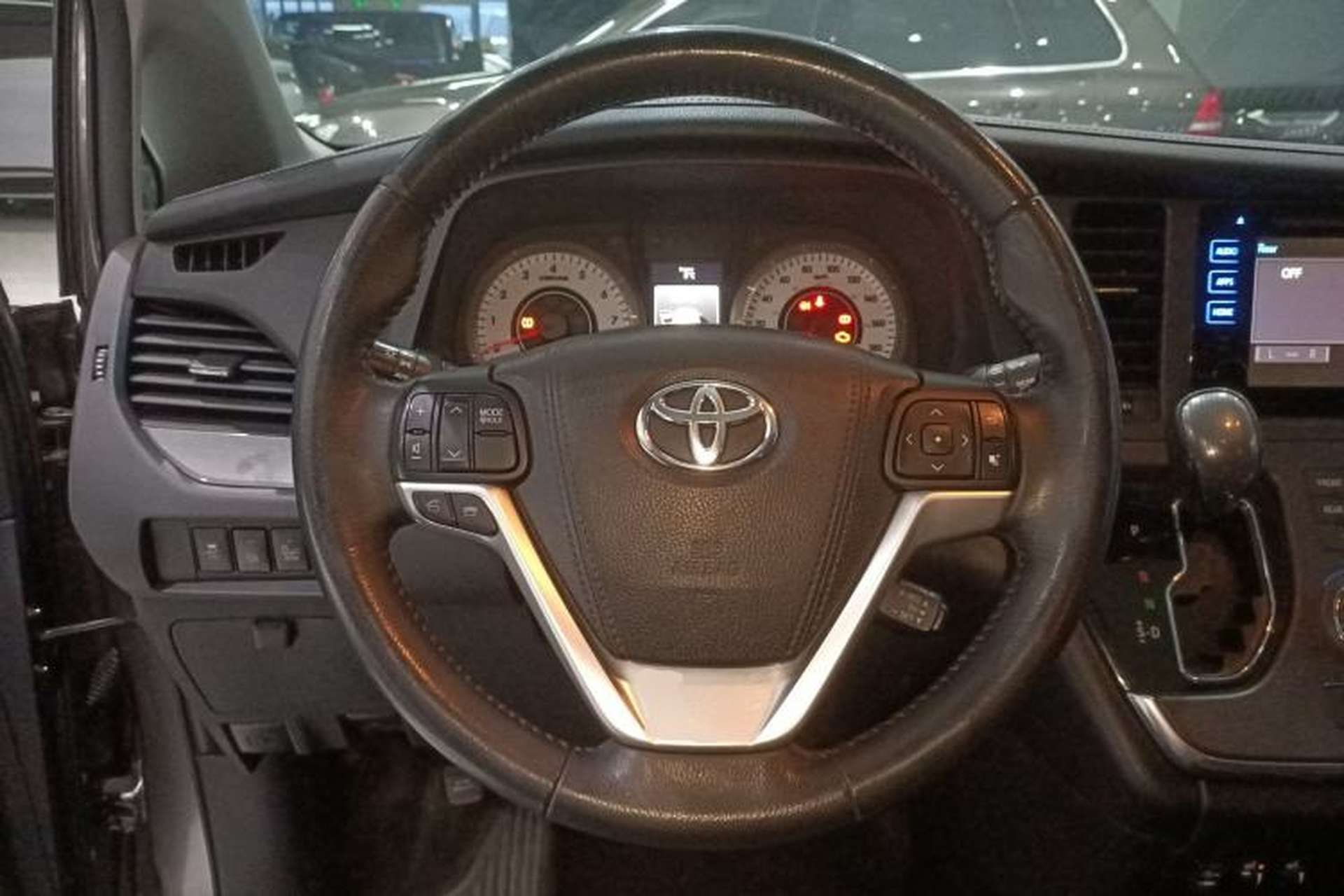 Used Toyota SIENNA 2015 3.5L Automatic 7-Seater Parallel Import Steering Wheel
