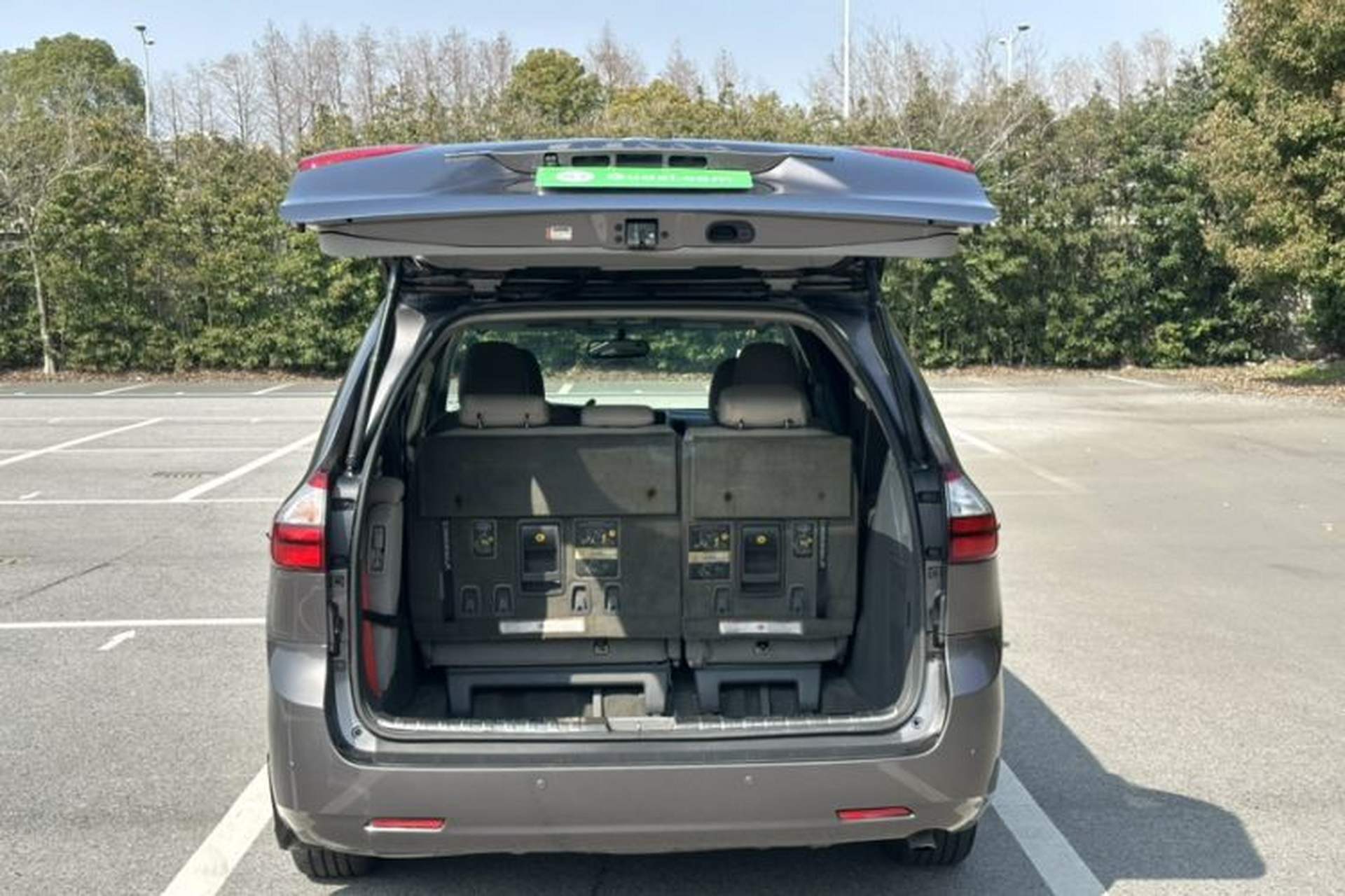 Used Toyota SIENNA 2015 3.5L Two-Wheel Drive L Version—U.S. Specification Trunk