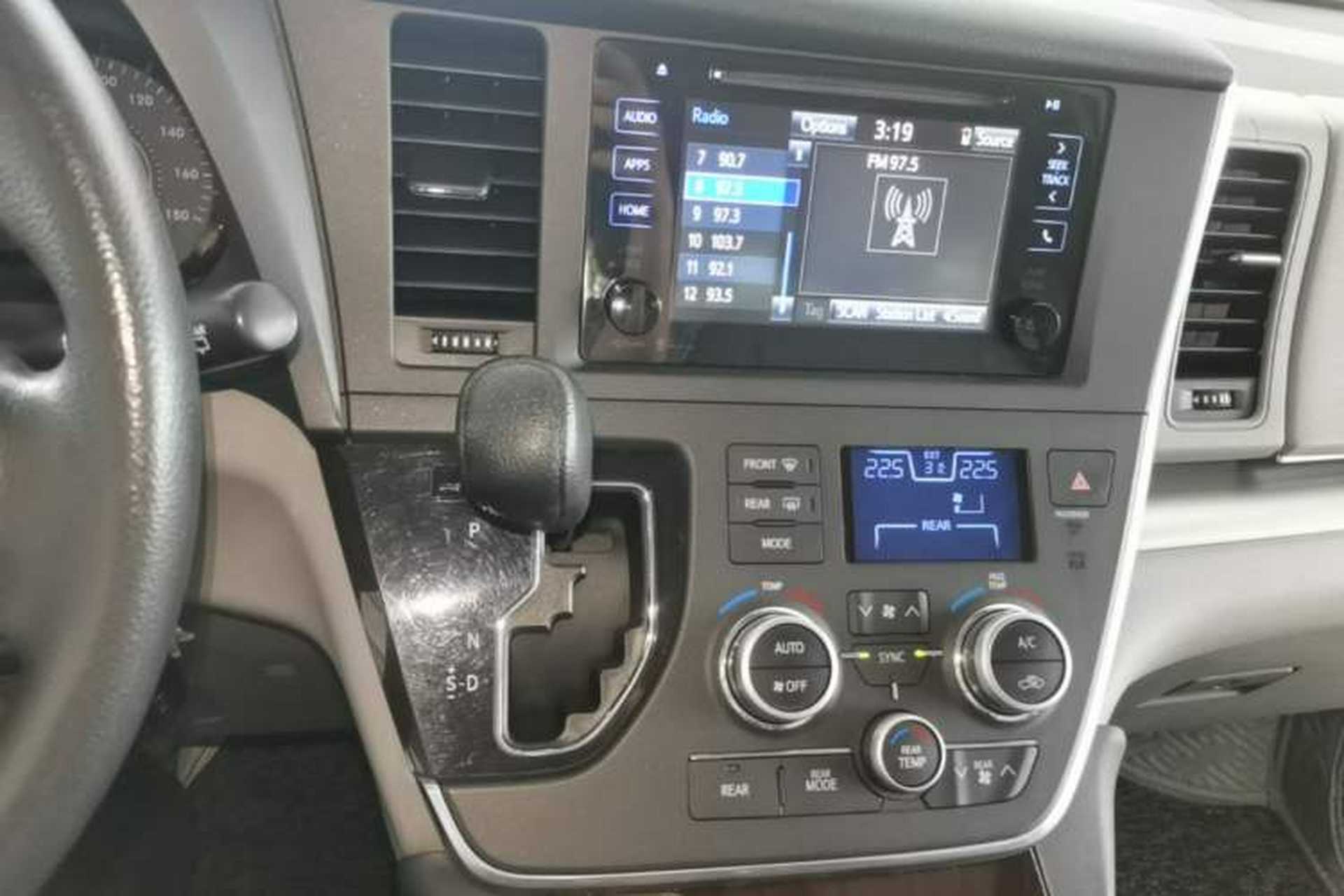 Used Toyota SIENNA 2015 3.5L Two-Wheel Drive L Version—U.S. Specification Audio And AC Panel