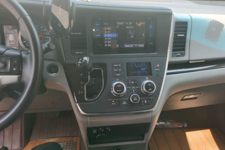 Used Toyota SIENNA  Audio And AC Panel