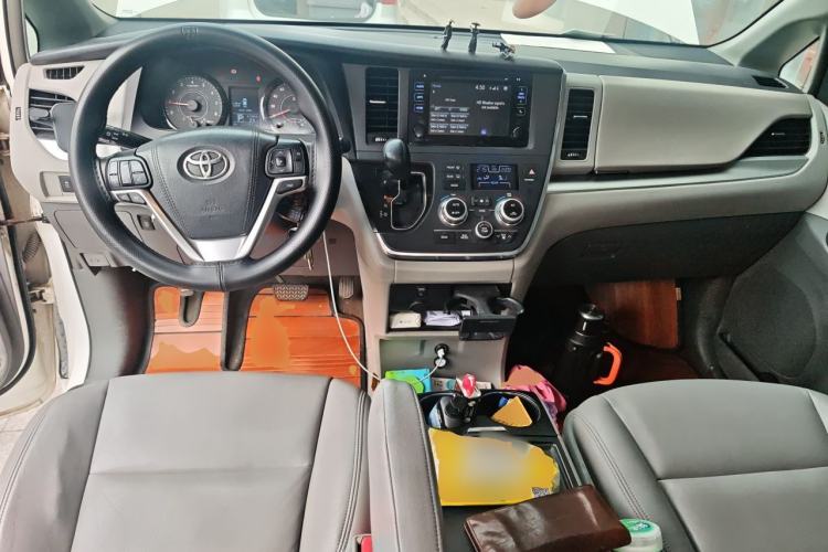 Used Toyota SIENNA 2015 3.5L 4WD LE Gasoline U.S. Specification Center Console
