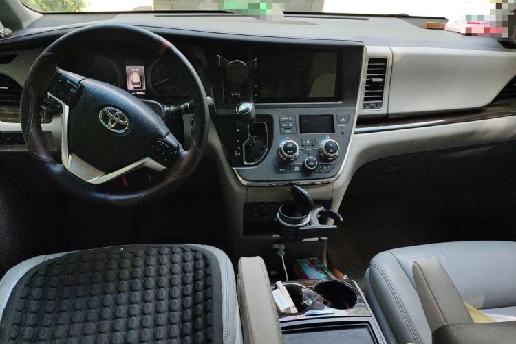 Used Toyota SIENNA 2015 3.5L Two-Wheel Drive LE Center Console