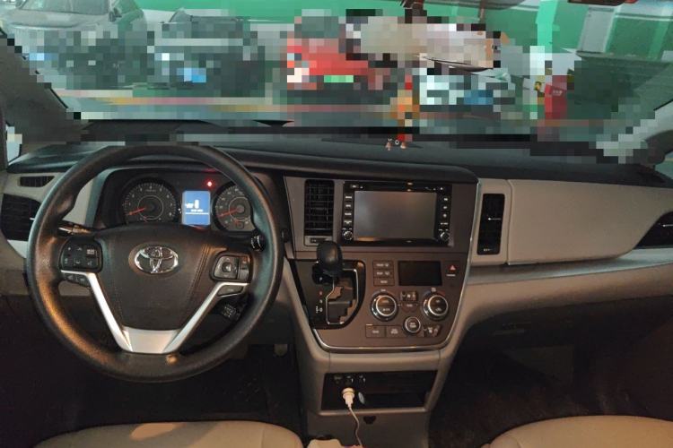 Used Toyota SIENNA 2015 3.5L Two-Wheel Drive LE Center Console
