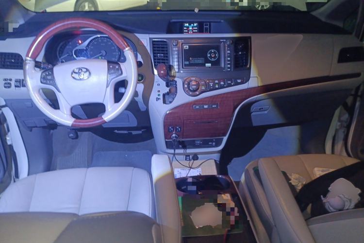 Used Toyota SIENNA  Center Console