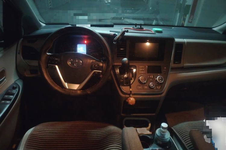 Used Toyota SIENNA 2015 3.5L Four-Wheel Drive L Center Console