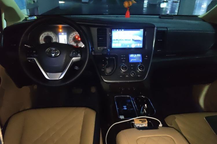 Used Toyota SIENNA  Center Console