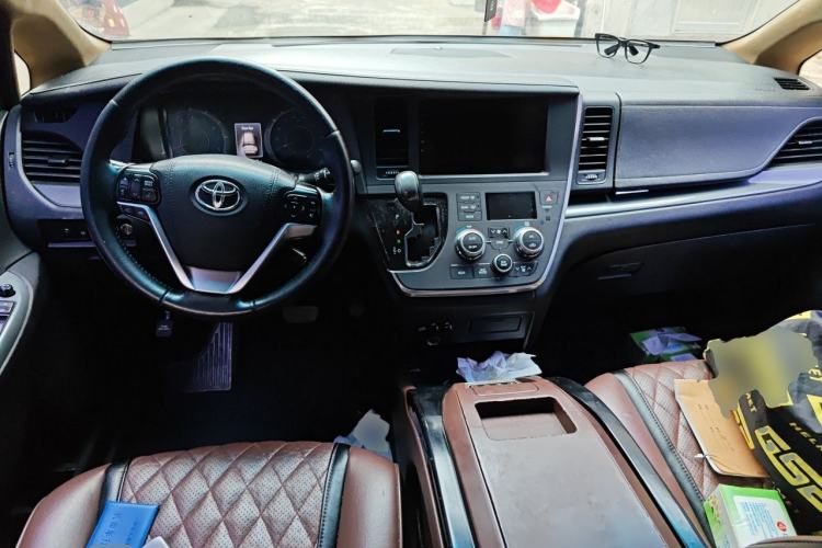 Used Toyota SIENNA  Center Console