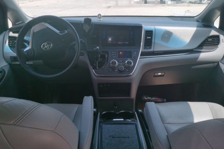 Used Toyota SIENNA  Center Console