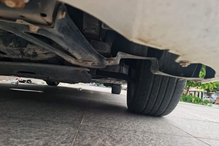 Used Toyota SIENNA 2015 3.5L 4WD LE Gasoline U.S. Specification Chassis Front Left